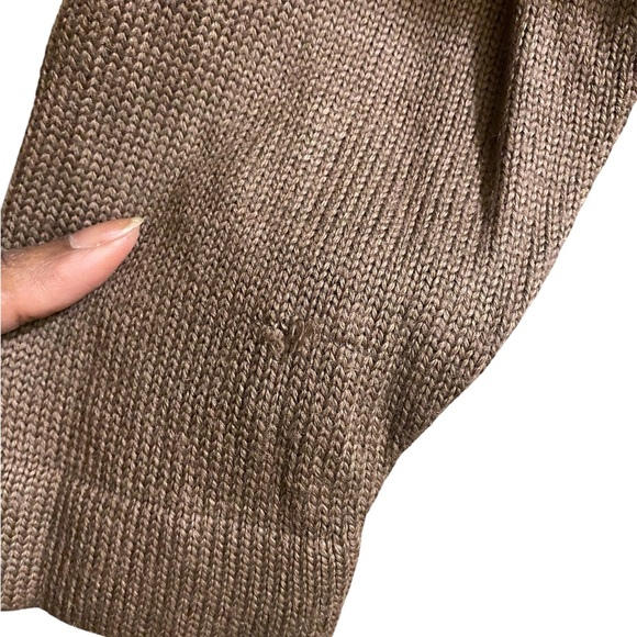 Brown Crochet Knit Top
W/Beading
*GUC
*worn once in the house
#N061 - Picture 8 of 11